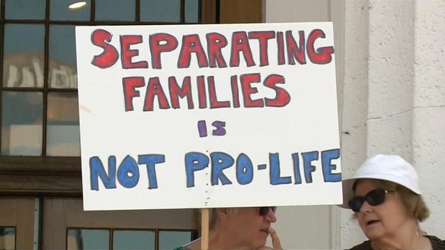 Einwanderung: US-Behörden trennen fast 2000 Kinder von ihren Eltern