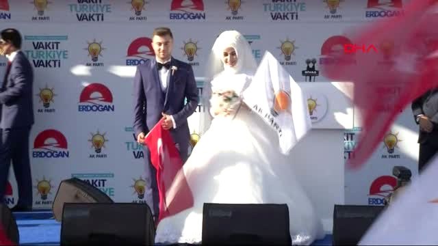 Sivas Gelin ve Damat Başbakan Binali Yıldırım'ın Sivas Mitingine Katıldı