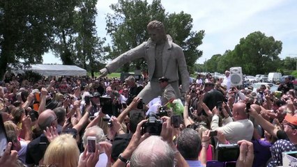 Une statue à la mémoire de Johnny Hallyday