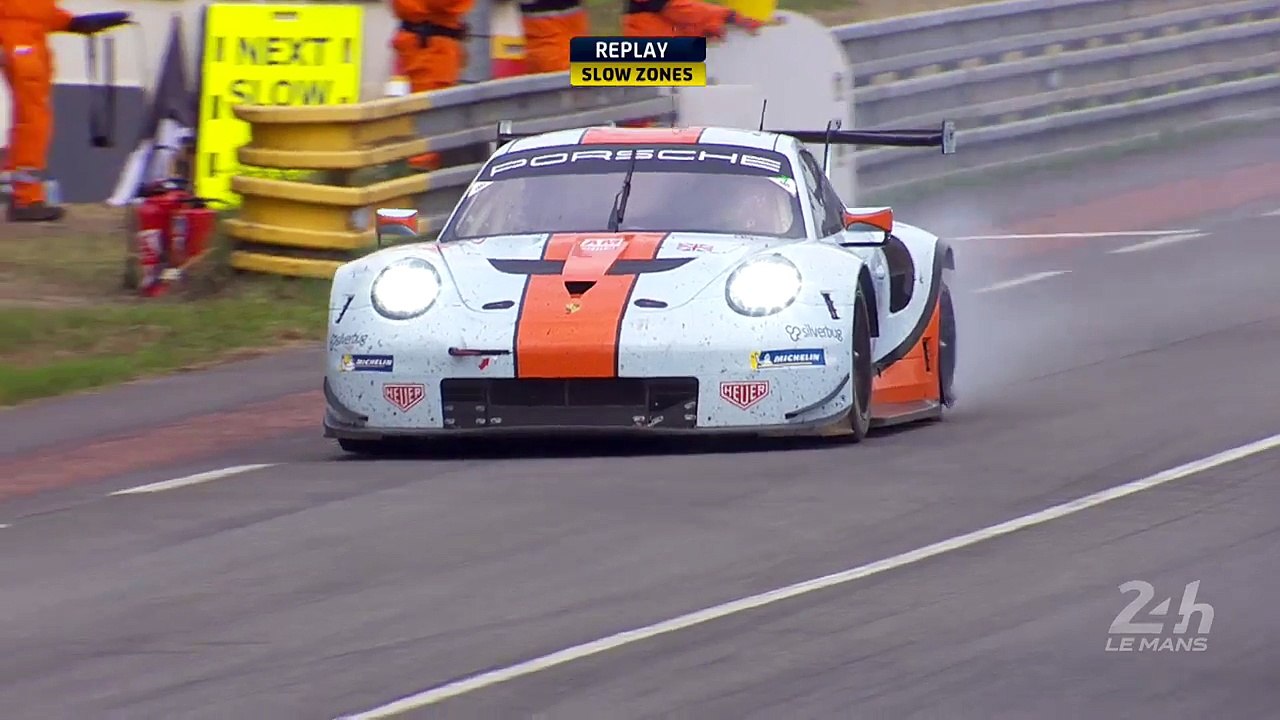 Sortie de piste pour la Porsche Gulf n°86