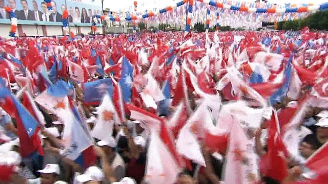 Cumhurbaşkanı ve AK Parti Genel Başkanı Recep Tayyip Erdoğan: 'Biz durmuyoruz, çalışıyoruz Bunların böyle bir derdi yok.Bunlar bu tür tünelleri kapatacaklarmış, içini dolduracaklarmış. Köprülerin fiyatını konuşuyorlar'