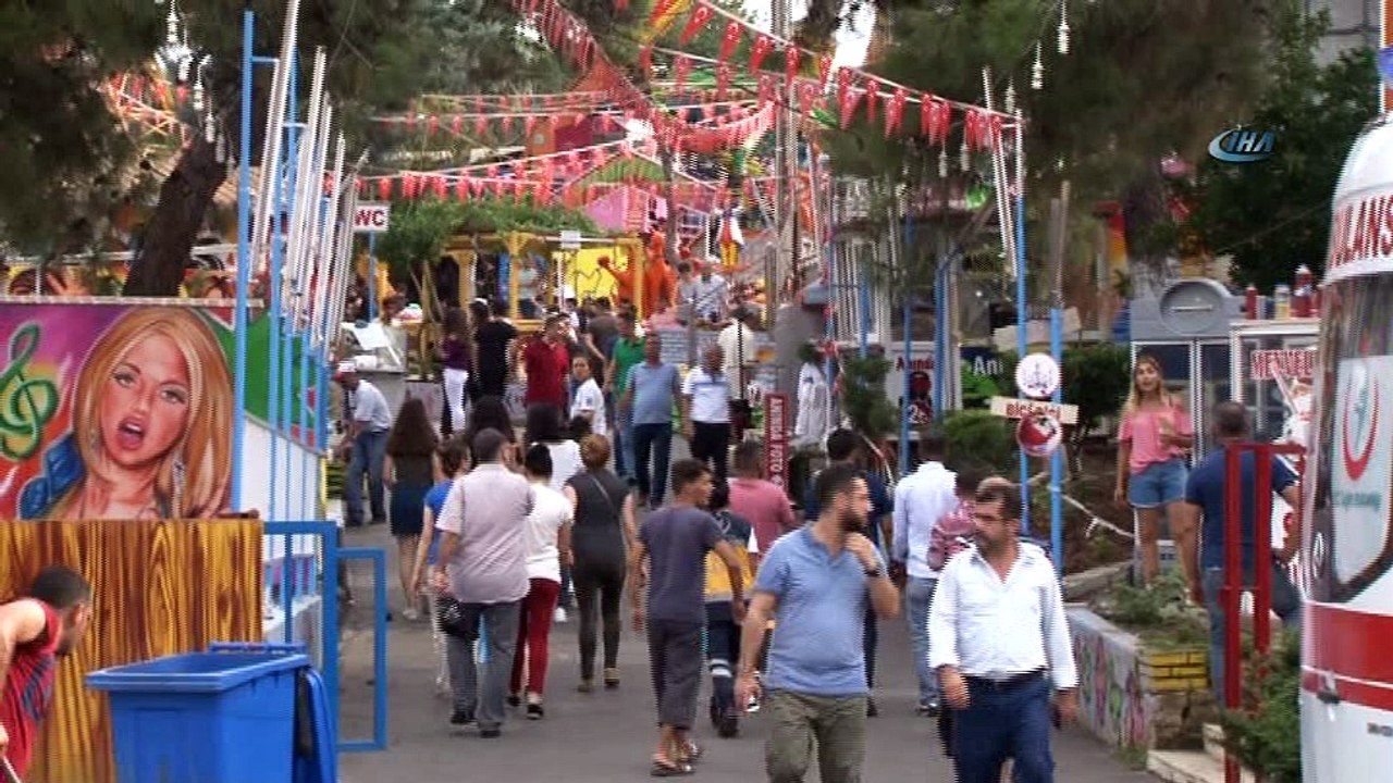 Cono'ların lunaparkta dönme dolap kavgası: 5 yaralı