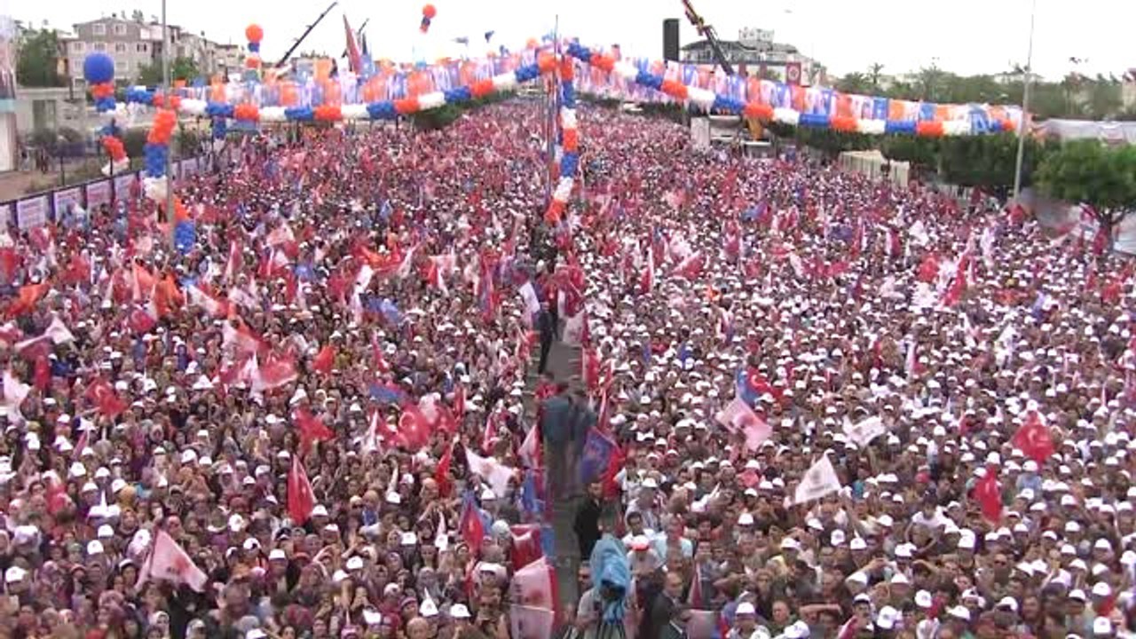 Cumhurbaşkanı Erdoğan: "Ak Parti Bu Millete Sadece Hizmet ve Yatırım Getirmiştir"