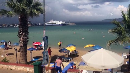 İzmir'de tatilcilere yağmur sürprizi