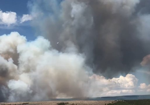 Smoke Billows as Upper Mailbox Fire Grows to 400 Acres