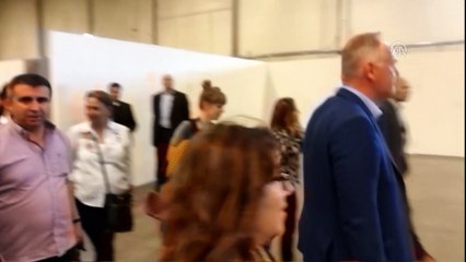 İsveç'te Türklerin oy verdiği salona giren siyasetçiye izin verilmedi - STOCKHOLM