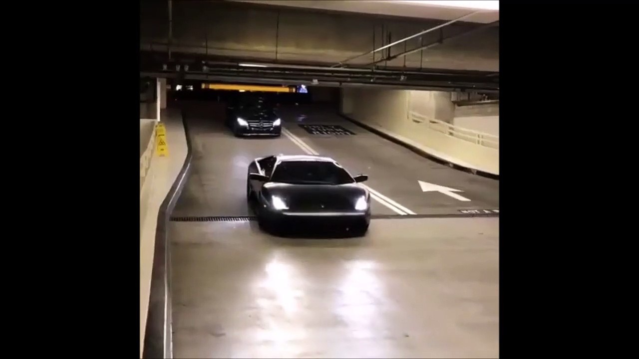 Une belle astuce pour ne pas payer le parking : avoir une Lamborghini