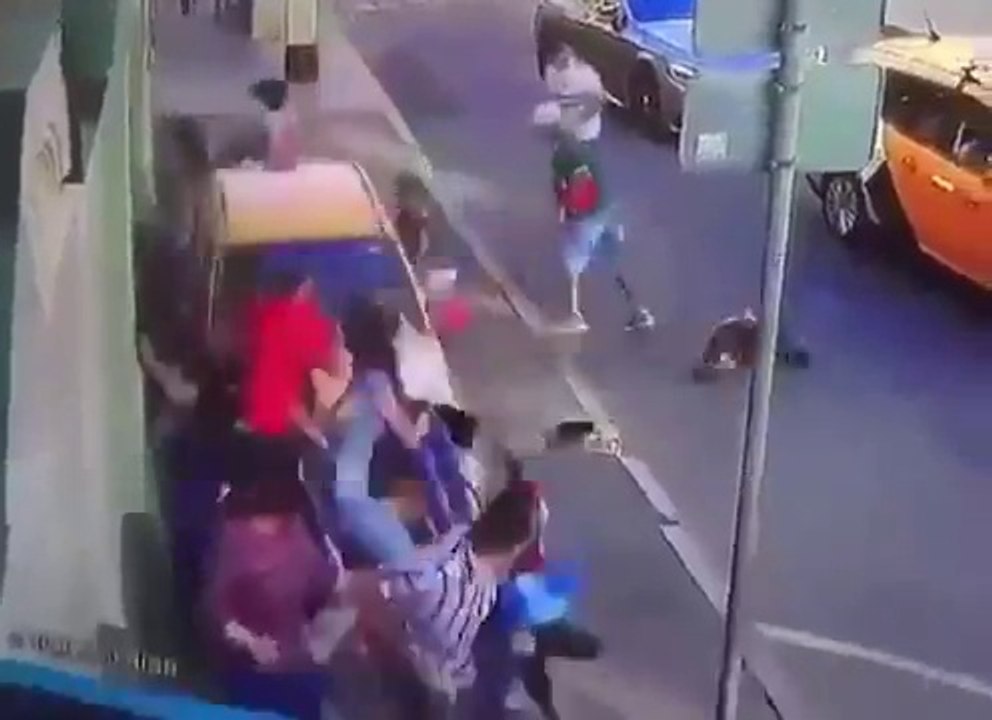 Un taxi percute des passants à Moscou en Russie