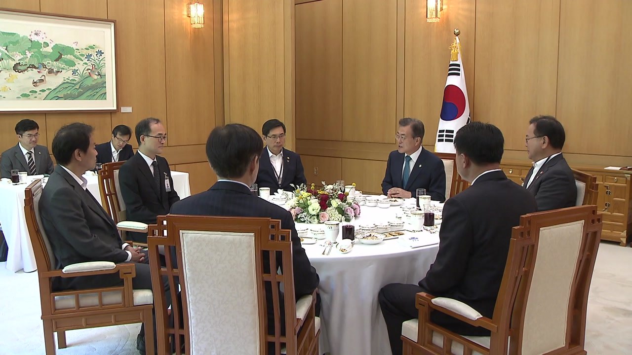 문 대통령 "경찰은 수사 자율성 더 많이...검찰은 수사 통제에 집중" / YTN