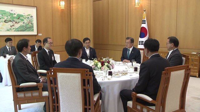 문재인 대통령 경찰에 수사 자율성...검찰은 경찰 통제 집중 / YTN