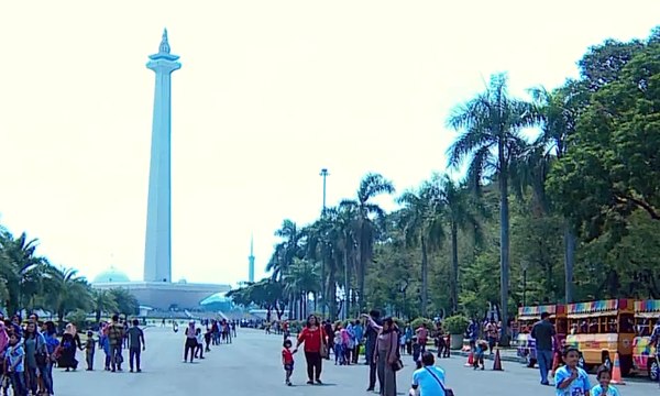 Monas Ramai Dikunjungi Wisatawan Luar Kota