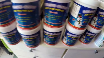 VLOG - On remplit notre BAIGNOIRE de NEIGE - GROSSE SURPRISE pour les enfants 