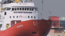 El Aquarius llega al puerto de Valencia con 106 inmigrantes a bordo