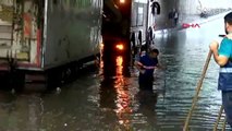 İstanbul'da sağnak yağış etkili oldu