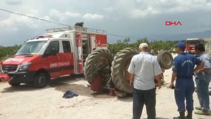 İzmir Manevra Yaparken Traktör Devrildi 1 Ölü 1 Yaralı