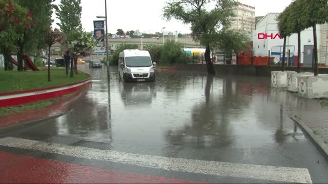 İstanbul- Davutpaşa'da Mansur Kalanları İtfaiye Ekipleri Kurtardı