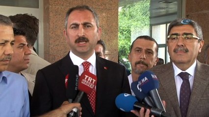 Adalet Bakanı Abdulhamit Gül, 2 kişinin hayatını kaybettiği hastanede açıklamalarda bulundu