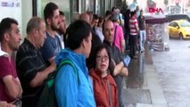 Sağanak yağış İstanbul'u vurdu! Minibüs altgeçitte mahsur kaldı
