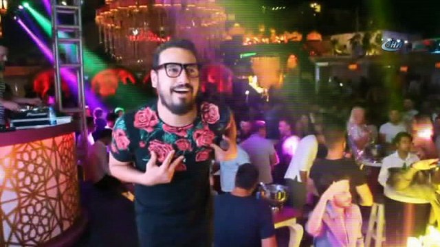 Gündüz sahiller, gece eğlence mekanları doldu taştı