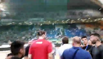 Η είσοδος του Μπόγρη στο ΟΑΚΑ για το Game 5