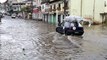 Chuva deixa ruas alagadas em Aribiri, Vila Velha, nesta segunda (18)