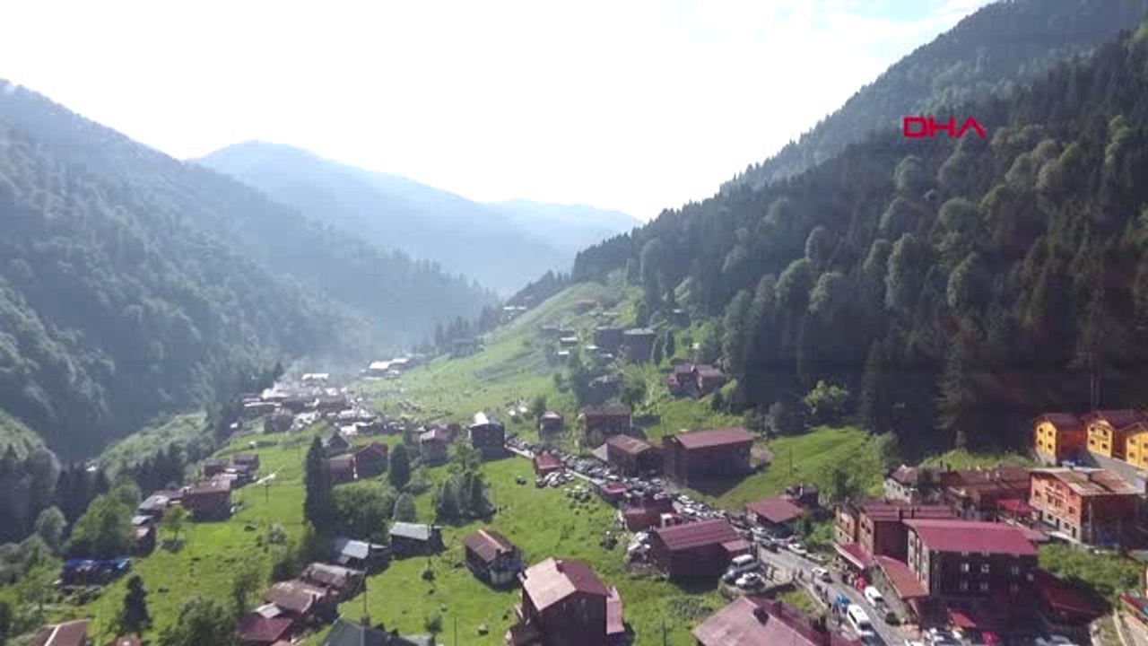Rize Tatilciler Akın Etti, Ayder Yaylasında Trafik Kilitlendi Hd