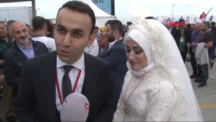 Yenikapı'daki AK Parti Mitingi'ne Gelin ve Damatlıklarıyla Geldiler