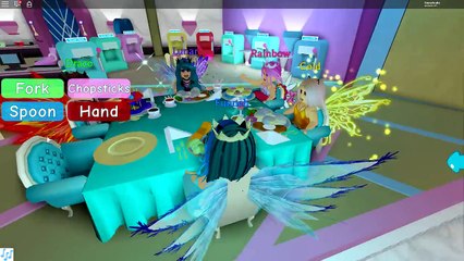 MAKING THE WEIRDEST CUPCAKES IN COOKING CLASS! | Roblox Royale Highschool