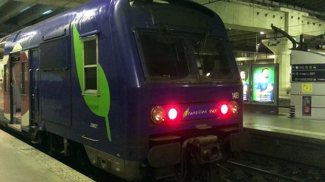 Z 8800 ( Z 2N ) - Ligne N - Gare Montparnasse ( Paris )