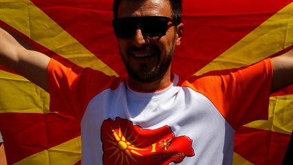 A nemzetközi diplomácia üdvözölte, sok macedón elítélte a névvita lezárását
