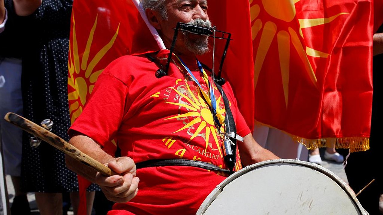 Madezonien: Hoffnungen und Widerstand nach Abkommen zum Namensstreit