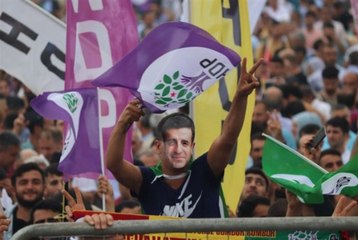 HDP'nin İstanbul Bakırköy'deki Mitinginde Alanda Bulunanların Çoğu Demirtaş Maskesi Taktı