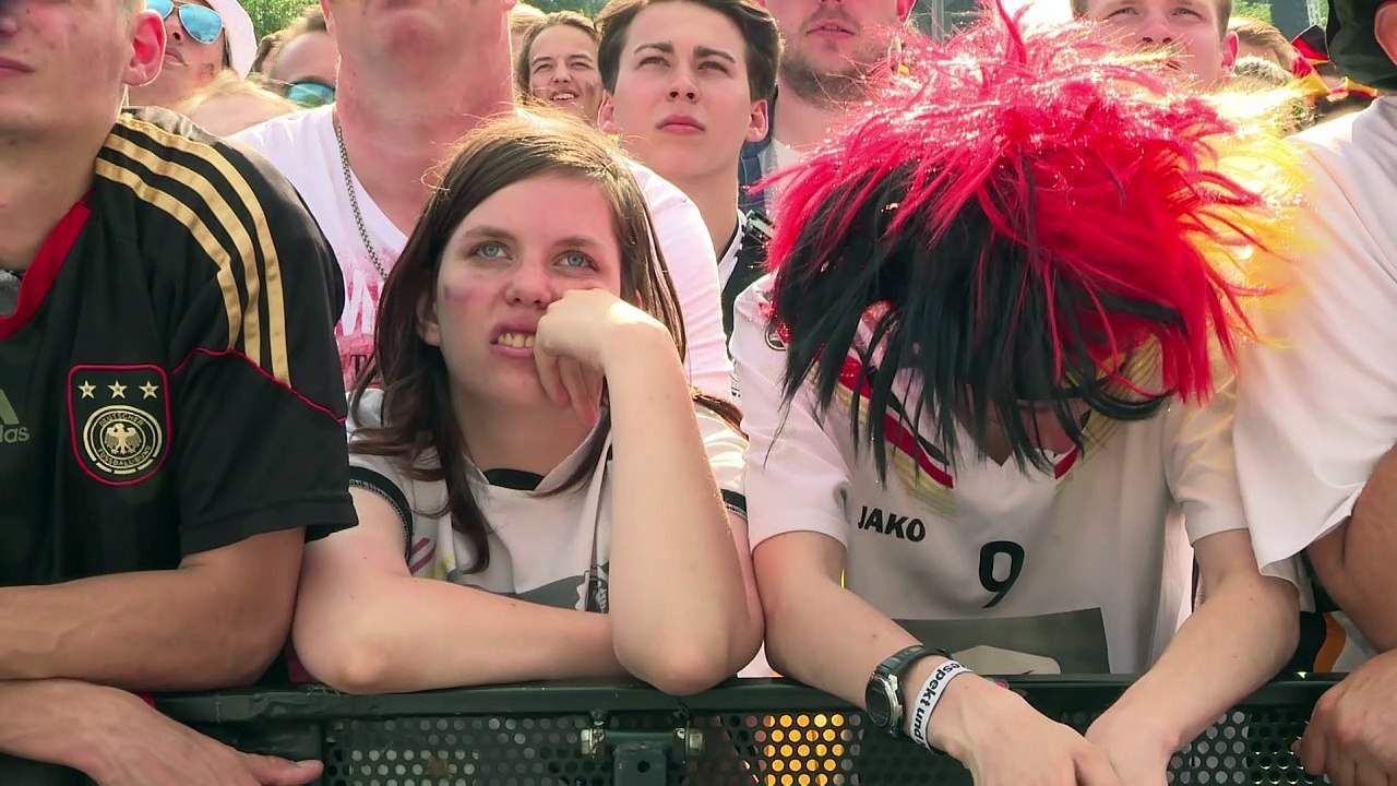 Pure enttäuschung: deutsche fans auf der fanmeile in berlin