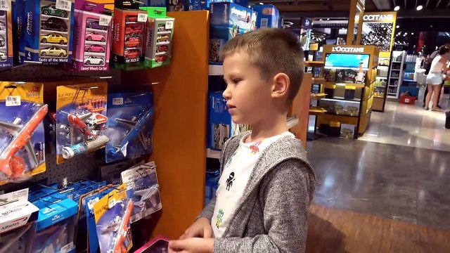 ВЛОГ Летим в Гонконг подарки игрушки в самолётах самый высокий отель Мира живём