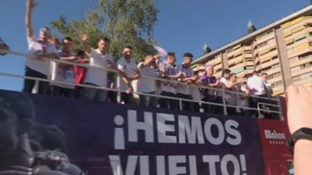 El Valladolid celebra con su afición el ascenso a Primera División
