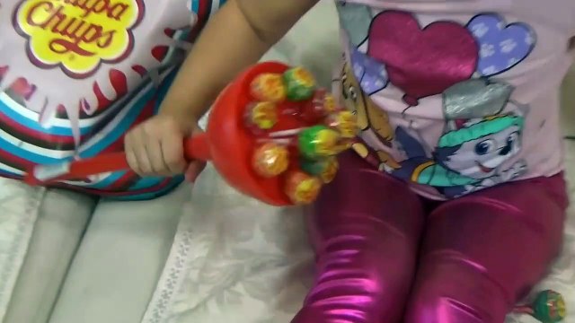 Мистер Макс & Мисс Катя (новый выпуск )ЧУПА ЧУПСГ игантская конфета 1 кг Кушаем конфетные какашки динозавров и свисти