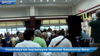 Fenerbahçe'nin bayramlaşma töreninde Galatasaray Marşı