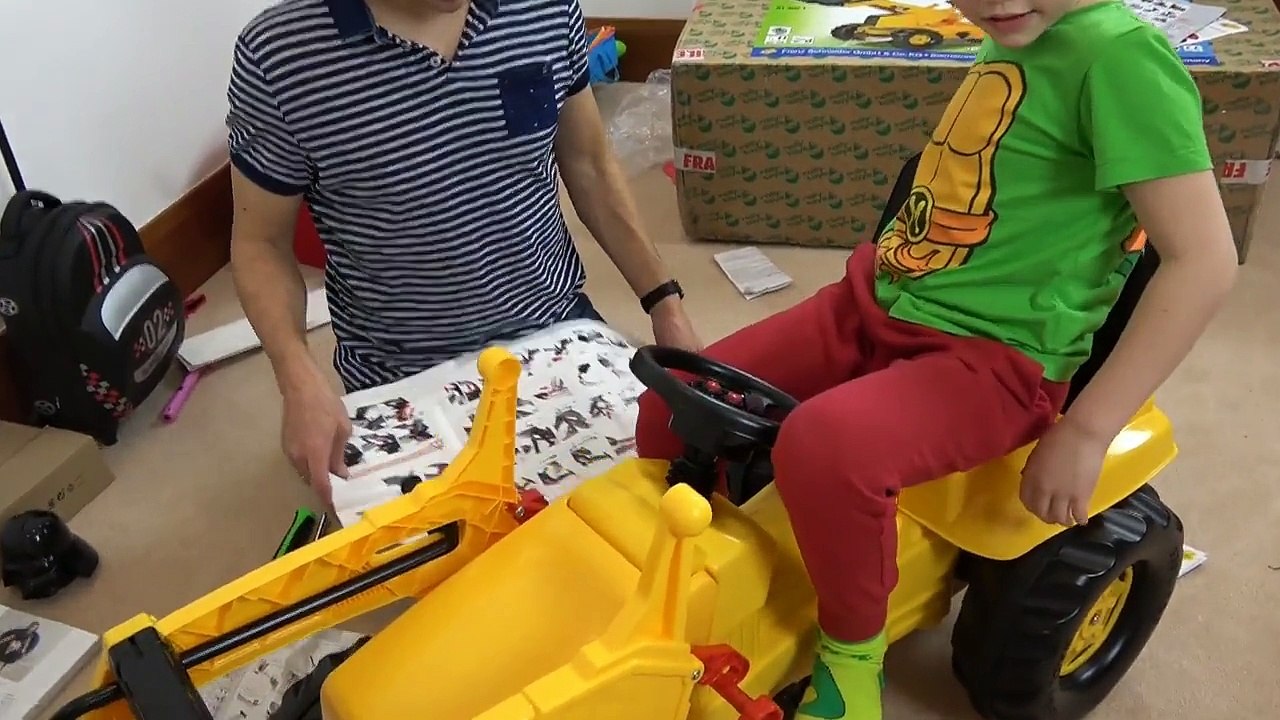 Трактор экскаватор погрузчик три в одном мисс К...
