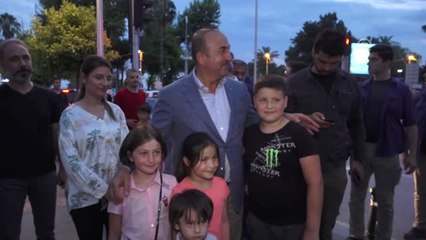 Bakan Çavuşoğlu'ndan Esnaf Ziyareti