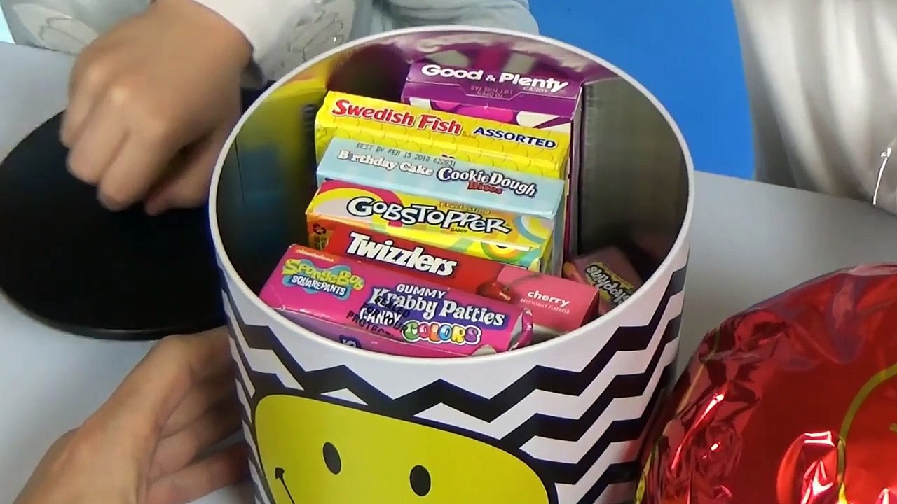 Желейные рыбы Спанч Боб бургеры и Гигантская конфета с шоколадными шариками Много конфет из Лондона