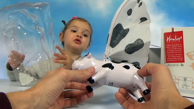 Мистер Макс & Мисс Катя (новый выпуск 11.11.2016) цепляем к потолку Flying cow unboxing toy and