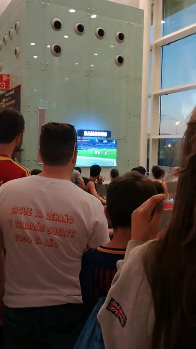 The reaction to the third goal of Ronaldo of a Portuguese among Spanish adepts