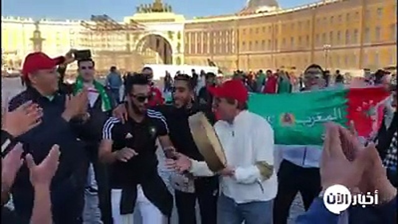 جماهير المغرب فاكهة سان بطرسبورغ.. أغاني وأهازيج متواصلة في ميدان القصر بوسط المدينة#مونديال_الآن #المغرب #روسيا2018
