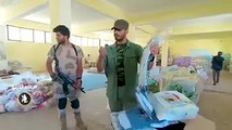 #ليبيا_الآن | #فيديو | أرسلت القيادة العامة للقوات المسلحة ملابس العيد هدية لأطفال مدينة #درنة، نظرًا لإغلاق معظم المحلات بسبب الحرب مع الجماعات الإرهابية.