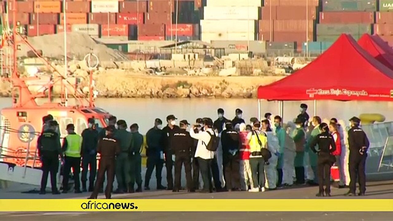 Stranded Aquarius migrants arrive in Spain