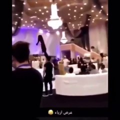 Des drones portent des tenues dans un défilé en Arabie Saoudite