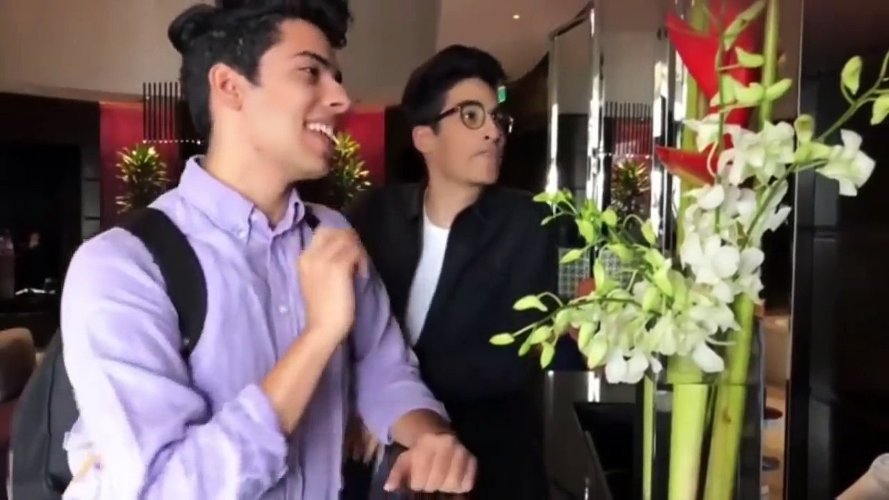 ماتخرج من الفصل الا لما يقولك الاستاذ  حتى لو انتهت الحصة