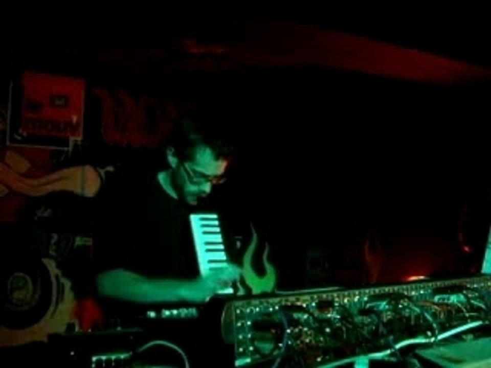 Weeding Dub - Bars en Trans - 06/12/07 - Rennes - Part1