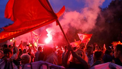 Gewaltsame Proteste gegen "Republik Nord-Mazedonien"