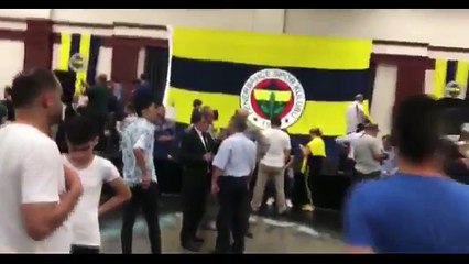 Fenerbahçe töreninde Galatasaray marşı çalındı!